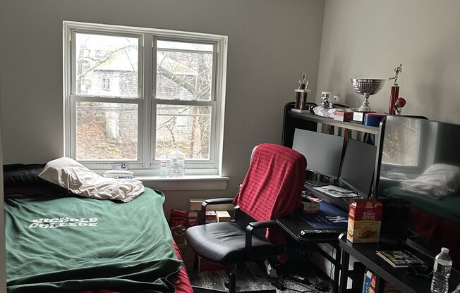 2 beds, 1 bath, $2,930, Unit 4