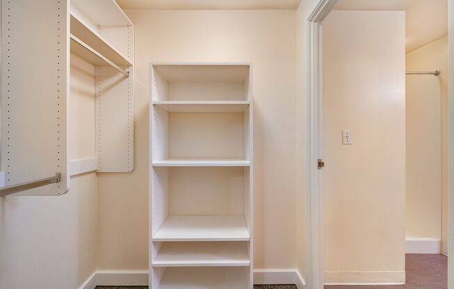 Studio, 1 bath, 325 sqft, $935, Unit 210