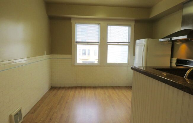 2 beds, 1 bath, $5,300, Unit 2040