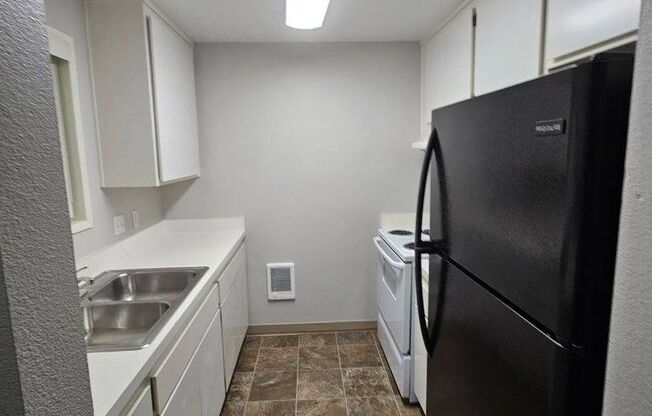 1 bed, 1 bath, 670 sqft, $1,295, Unit 12