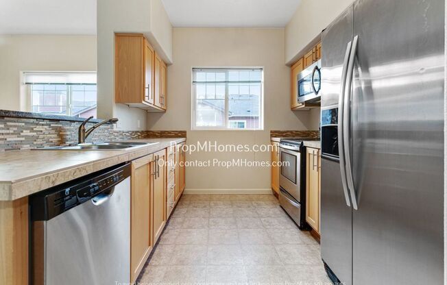 Beautiful Must See Two Bedroom Condo in Cedar Mill Neighborhood!