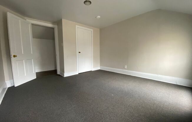 2 beds, 1 bath, $900, Unit UNIT 2