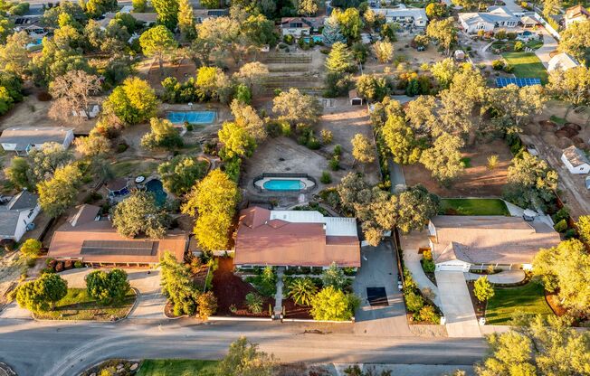 4305 WHISPERING OAKS CIR