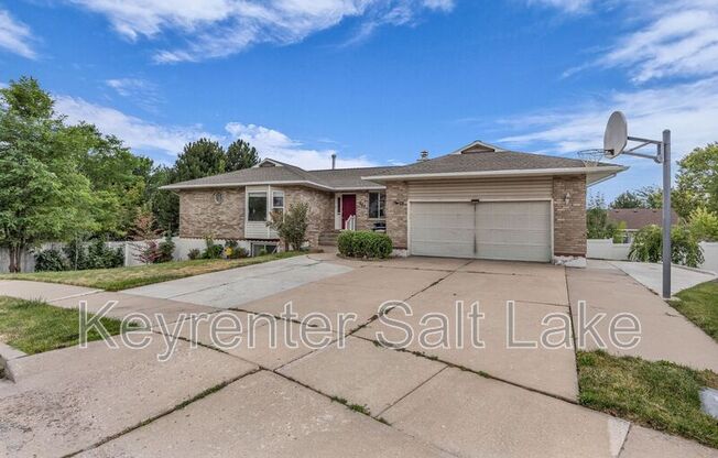 567 N ALLANWOOD PL