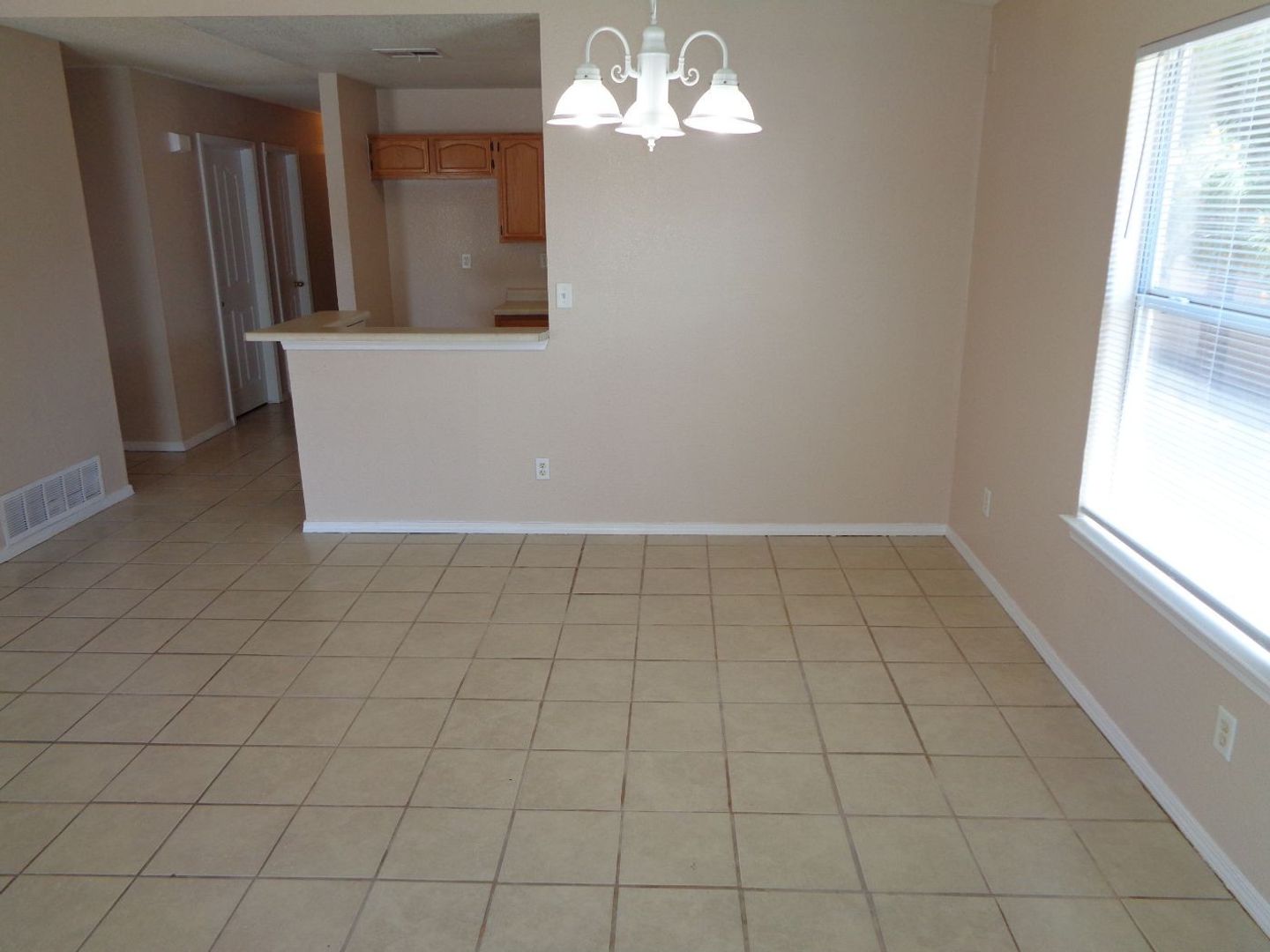 Adorable Single Level Eastside Home With Evaporative Air Located In Quiet Neighborhood