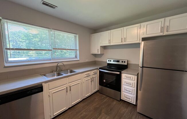 2 beds, 1 bath, 800 sqft, $899, Unit 108