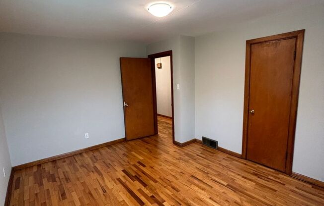 3 beds, 1 bath, $2,000