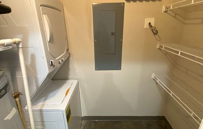 1 bed, 1 bath, 885 sqft, $850, Unit 520