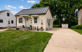 Cozy 2 Bedroom SE Rochester Home with Incredible Yard!