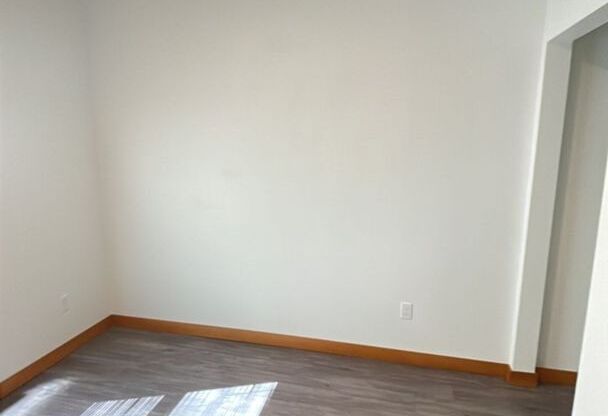 3 beds, 1 bath, $2,300, Unit 1200 #202