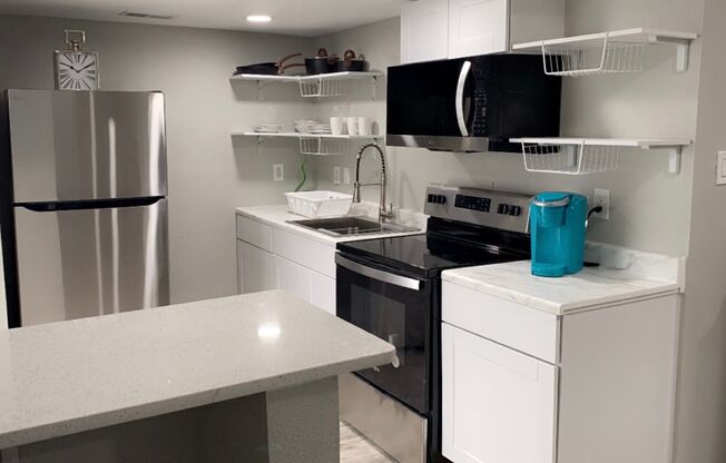 Studio, 1 bath, 443 sqft, $1,500