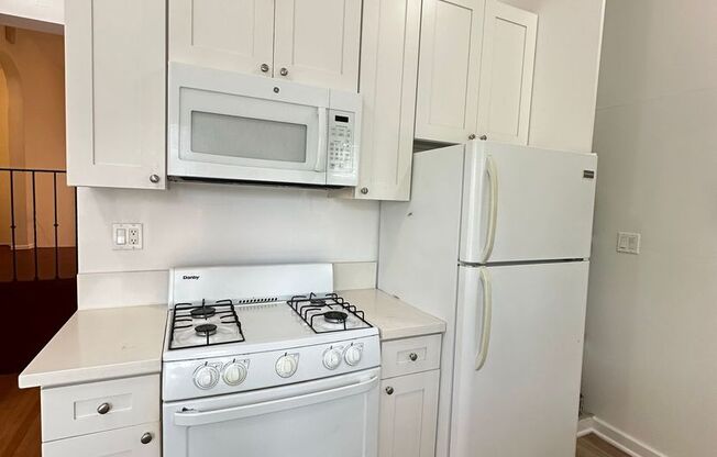 Studio, 1 bath, 600 sqft, $1,925