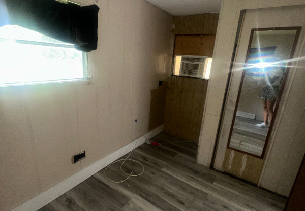 1895 NORTH TAMIAMI TRAIL