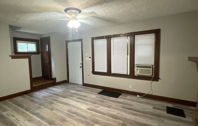 3 beds, 1 bath, $1,145