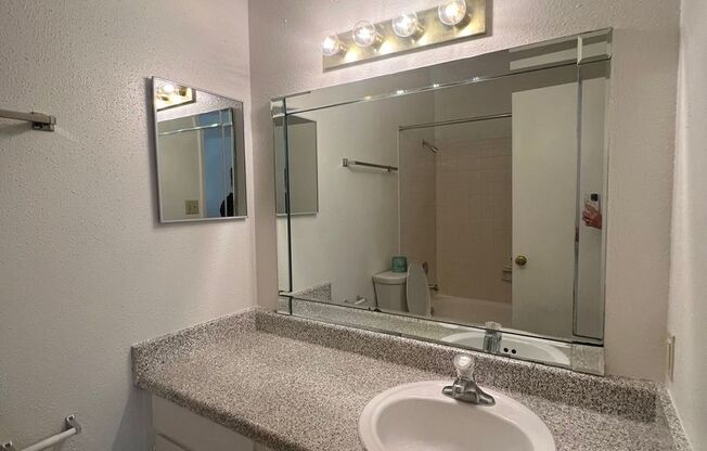 2 beds, 2 baths, 1,000 sqft, $1,225, Unit 808