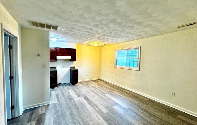 1 bed, 1 bath, 600 sqft, $1,195, Unit 12th Bay St, #8