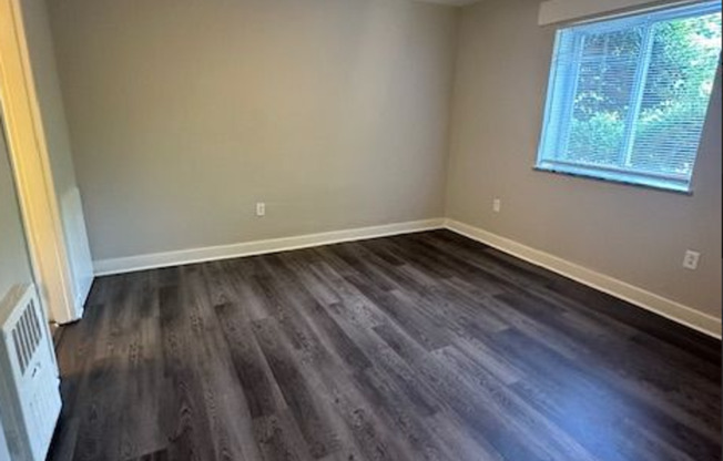 1 bed, 1 bath, $1,400, Unit R24-4