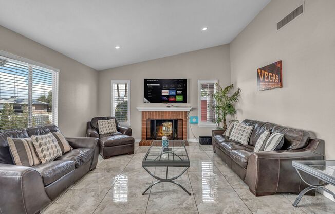3 Bed FULLY FURNISHED Pool Home