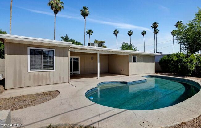 3 Bedroom 2 Bathroom Palms Parkway HOA