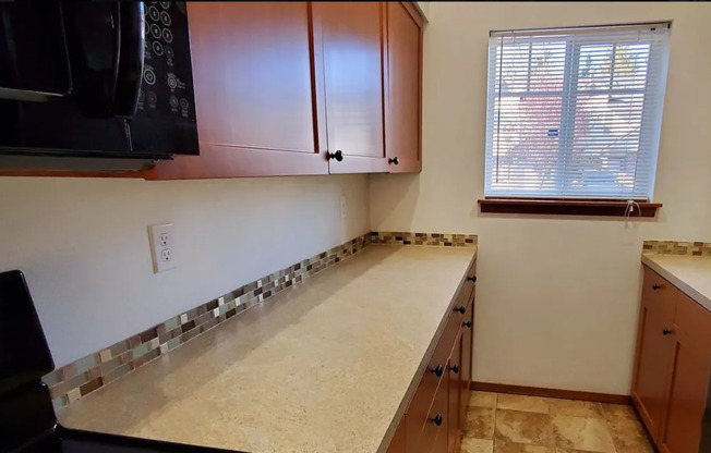 Kent Townhome for rent - 2 bed and 2 bath - Ready for move in now!