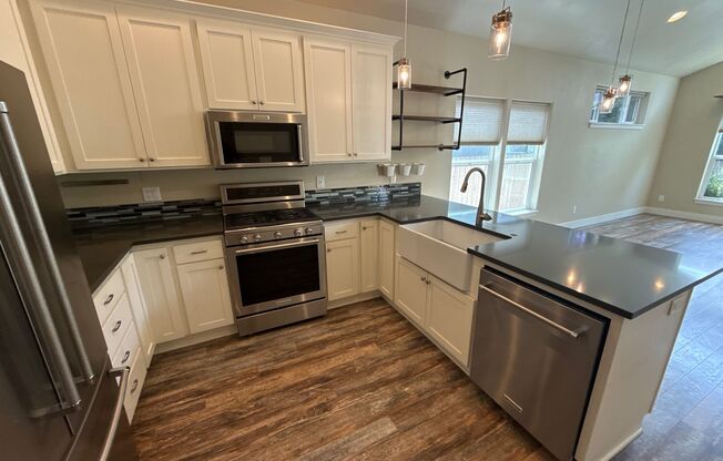 Stunning Like-New NE Home on Quiet Cul-de-Sac with Covered Patio, 3 Bedroom Home with Bonus Room