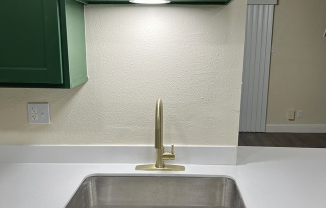 2 beds, 2 baths, 967 sqft, $1,299