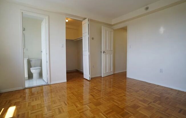 Pet-Friendly Apt in Ideal Brookline Location Near B, C, D Lines!