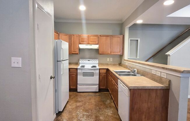 The Gardens at The Summit~3 Bedroom Townhouse w/1 Car Attached Garage and Small Backyard