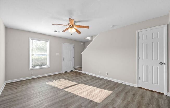 2 Bedroom Pet Friendly Townhome For Rent in Sango!