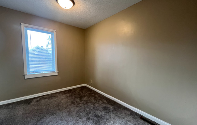 3 beds, 1 bath, $1,425, Unit Unit 4