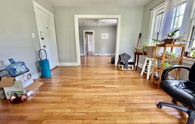 3600-3606 W Roanoke Parkway