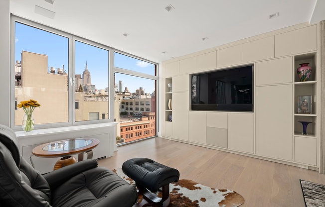 151 W 17 ST