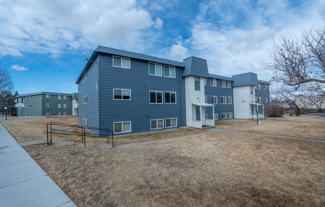2 beds, 1 bath, 715 sqft, $995, Unit F206