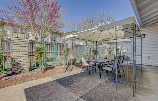 Brentwood Estates Springfield, OR community room patio