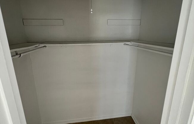 2 beds, 1 bath, 790 sqft, $695, Unit 137