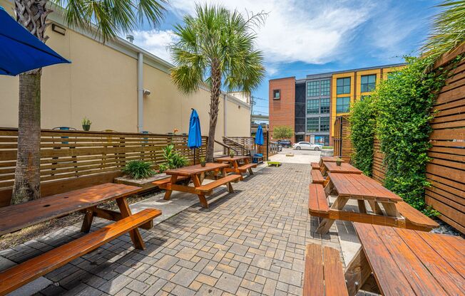 2 beds, 1 bath, 850 sqft, $2,100, Unit 111