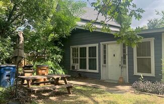 Classic Hyde Park Duplex - 1BD/BA - ONE BLOCK TO HANCOCK CENTER