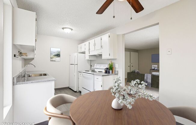 2 beds, 1 bath, 832 sqft, $1,379, Unit 4-39