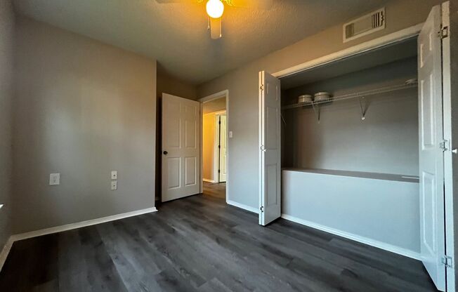 3 beds, 2 baths, $875, Unit I