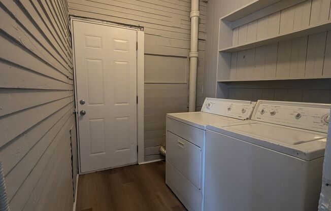 Charming 2 bed/ 1 bath Duplex