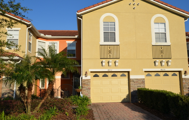 3/2.5 Townhouse with Garage and Waterview in Tuscany Place of Millenia