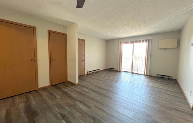 2 beds, 1 bath, 784 sqft, $1,050, Unit A2727-C