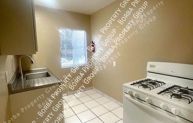 1555 LINDEN AVE