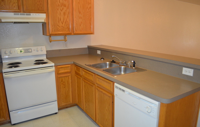 2 beds, 1 bath, 1,033 sqft, $925, Unit Unit B - STILL OCCUPIED BY RESIDENT