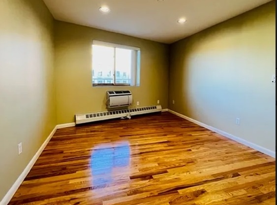 1 bed, 1 bath, $2,500, Unit 5-E