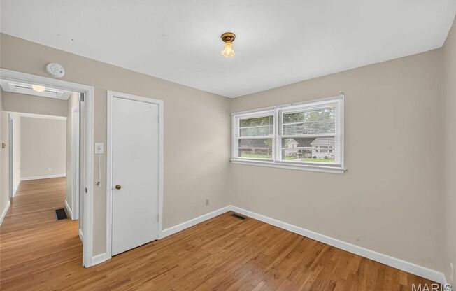3 beds, 1 bath, 1,292 sqft, $1,900, Unit Barton Place- 45