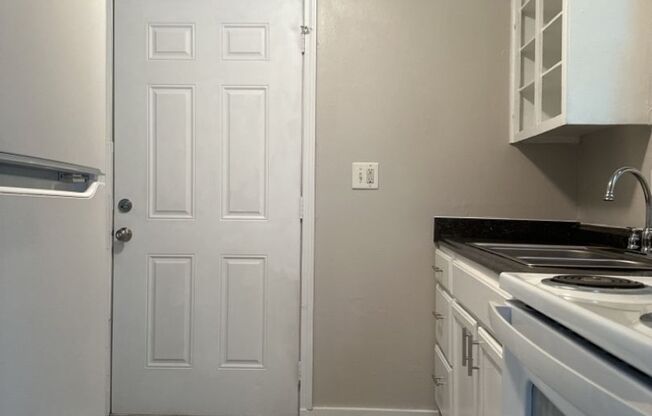 2 beds, 1 bath, $1,000