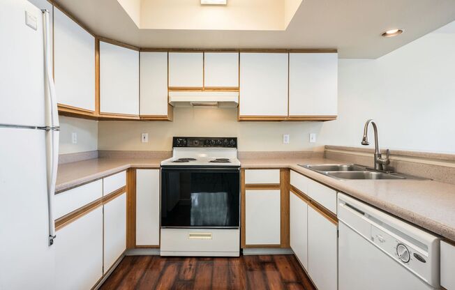 3 beds, 2 baths, 1,250 sqft, $2,150, Unit 670-205