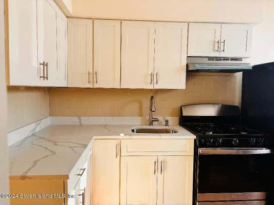 2 beds, 1 bath, 888 sqft, $2,150, Unit 2