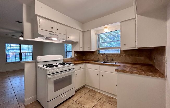 6200 Palm Circle 78741 | 3 Bed 1.5 Bath | $1725